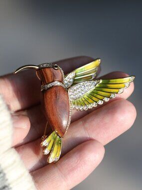 Vintage Style Wooden Hummingbird Pin - Eco-Friendly Artistic Jewelry